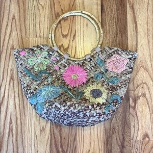 💎 An Express woven tote bag